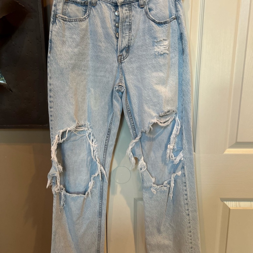 Distressed Light Blue Jeans-90s baggy